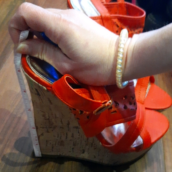 Platform shoes - Picture 2 of 3